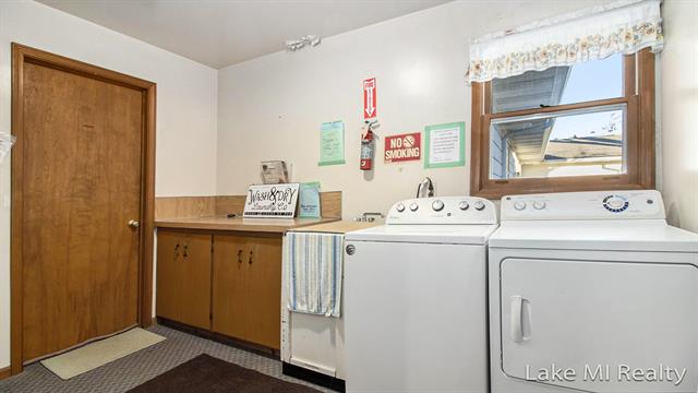 Builiding view eight for 2130 Banner, Wyoming, MI. 49509