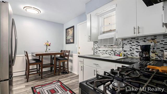 Builiding view five for 2130 Banner, Wyoming, MI. 49509