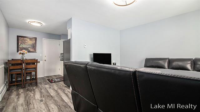 Builiding view seven for 2130 Banner, Wyoming, MI. 49509