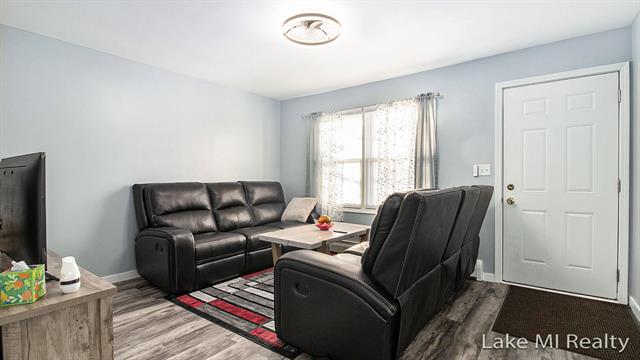 Builiding view six for 2130 Banner, Wyoming, MI. 49509