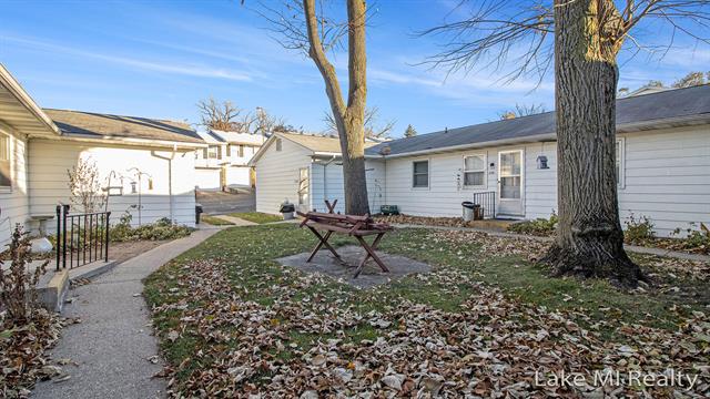 Builiding view twelve for 2130 Banner, Wyoming, MI. 49509