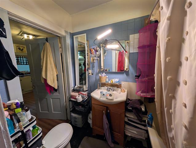 Builiding view eight for 1846 Mills, Muskegon, MI. 49445