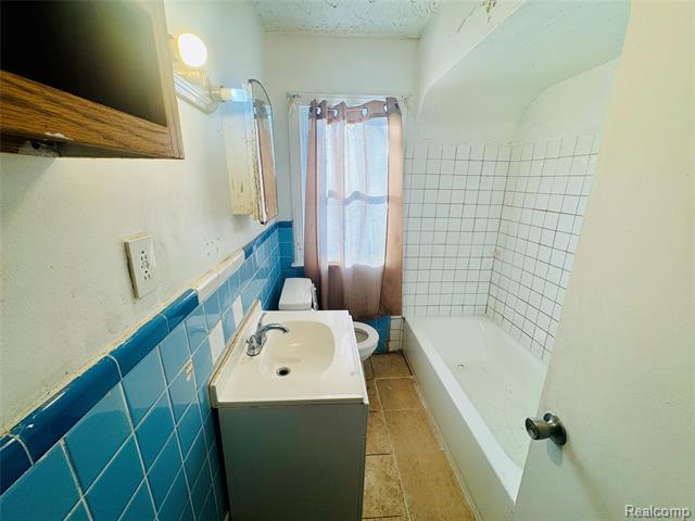 Builiding view nine for 19373 Eureka, Detroit, MI. 48234