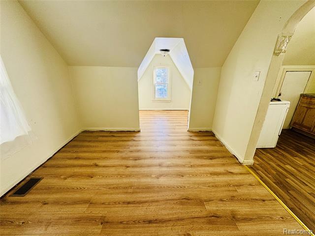 Builiding view sixteen for 19373 Eureka, Detroit, MI. 48234