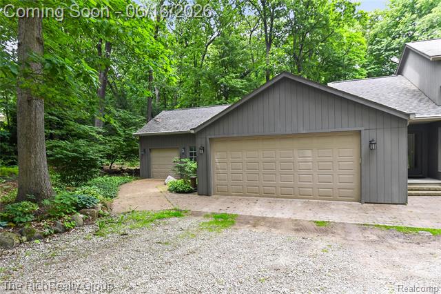Builiding view five for 2300 Stoney Blf, Milford, MI. 48381