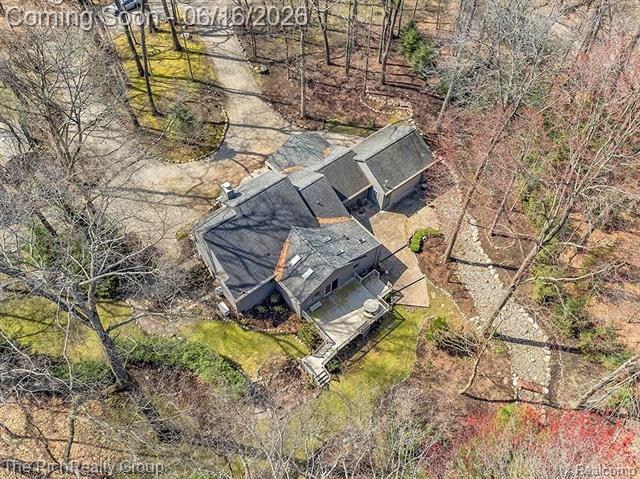 Builiding view forty five for 2300 Stoney Blf, Milford, MI. 48381