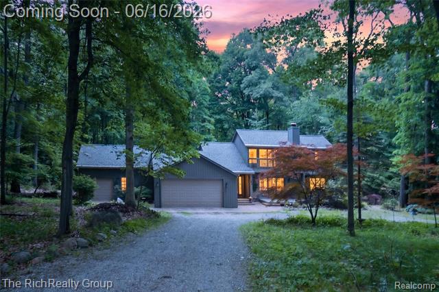 Builiding view one for 2300 Stoney Blf, Milford, MI. 48381