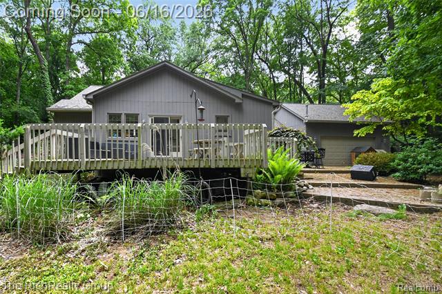 Builiding view thirty nine for 2300 Stoney Blf, Milford, MI. 48381