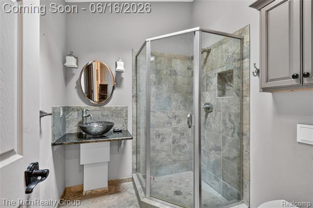 Builiding view twenty seven for 2300 Stoney Blf, Milford, MI. 48381