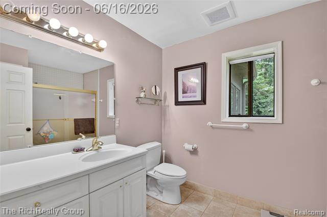 Builiding view twenty three for 2300 Stoney Blf, Milford, MI. 48381