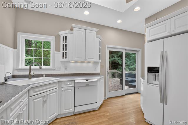 Builiding view twenty two for 2300 Stoney Blf, Milford, MI. 48381