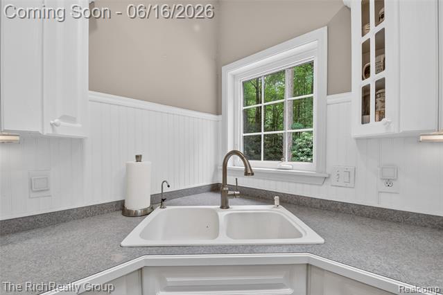 Builiding view twenty for 2300 Stoney Blf, Milford, MI. 48381