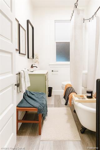 Builiding view ten for 5095 Van Dyke, Detroit, MI. 48213