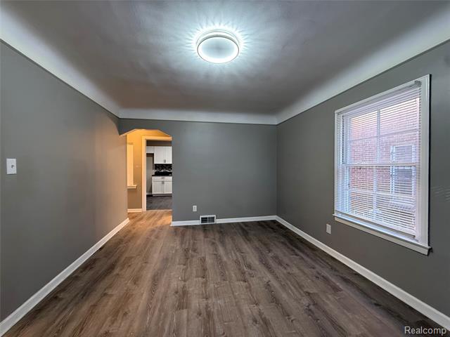 Builiding view eleven for 18611 Pinehurst, Detroit, MI. 48221