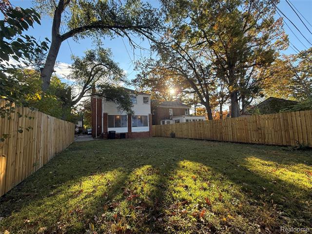 Builiding view fifty four for 18611 Pinehurst, Detroit, MI. 48221