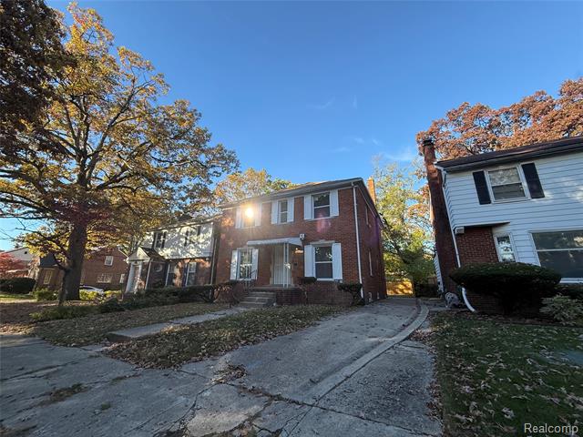 Builiding view fifty nine for 18611 Pinehurst, Detroit, MI. 48221