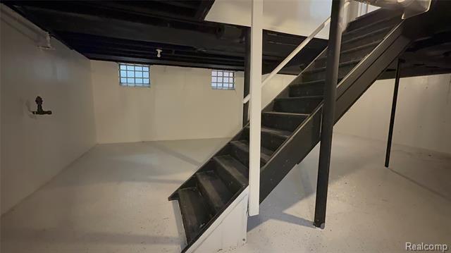 Builiding view fifty one for 18611 Pinehurst, Detroit, MI. 48221