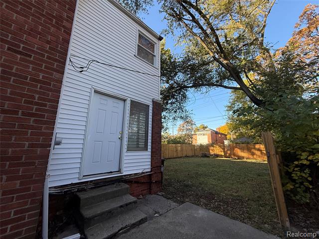 Builiding view fifty seven for 18611 Pinehurst, Detroit, MI. 48221