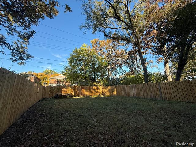 Builiding view fifty six for 18611 Pinehurst, Detroit, MI. 48221