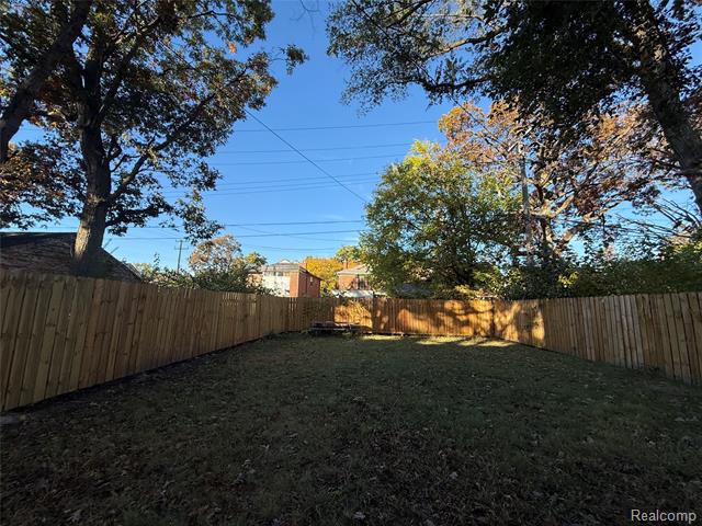 Builiding view fifty three for 18611 Pinehurst, Detroit, MI. 48221