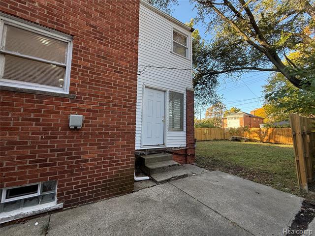 Builiding view fifty two for 18611 Pinehurst, Detroit, MI. 48221