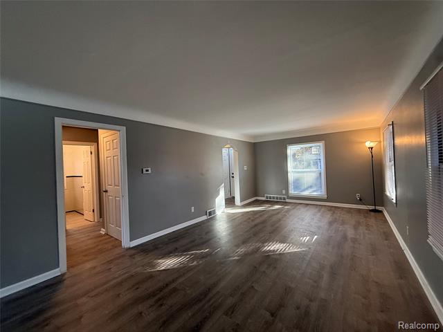 Builiding view five for 18611 Pinehurst, Detroit, MI. 48221