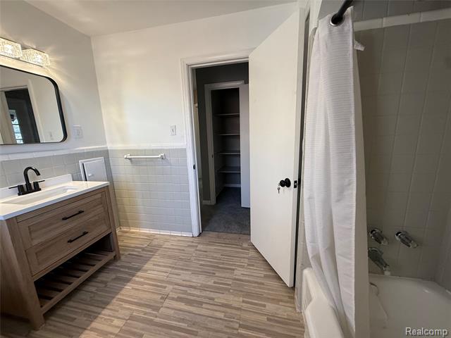 Builiding view forty five for 18611 Pinehurst, Detroit, MI. 48221