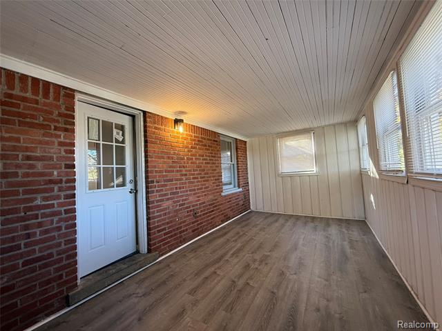 Builiding view forty nine for 18611 Pinehurst, Detroit, MI. 48221