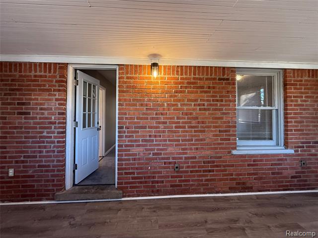 Builiding view forty seven for 18611 Pinehurst, Detroit, MI. 48221