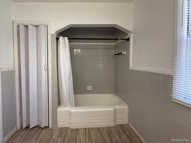 Builiding view forty three for 18611 Pinehurst, Detroit, MI. 48221