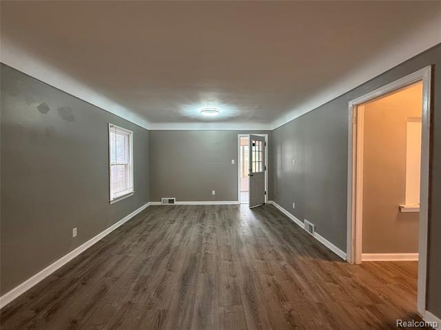 Builiding view four for 18611 Pinehurst, Detroit, MI. 48221