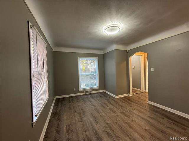 Builiding view nine for 18611 Pinehurst, Detroit, MI. 48221