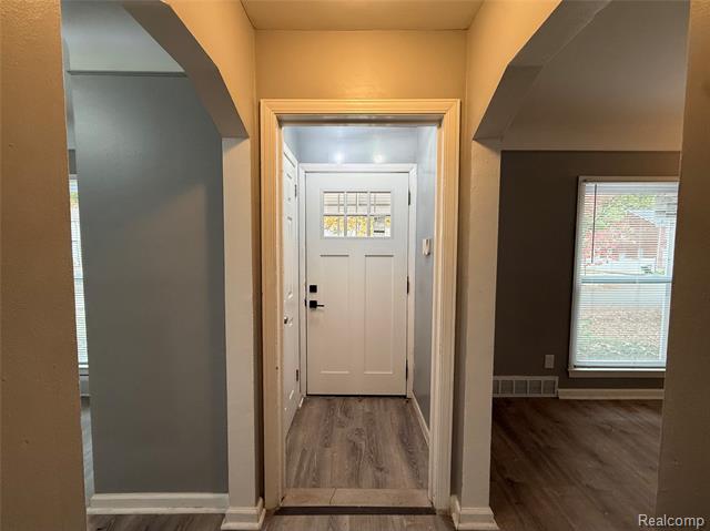 Builiding view one for 18611 Pinehurst, Detroit, MI. 48221