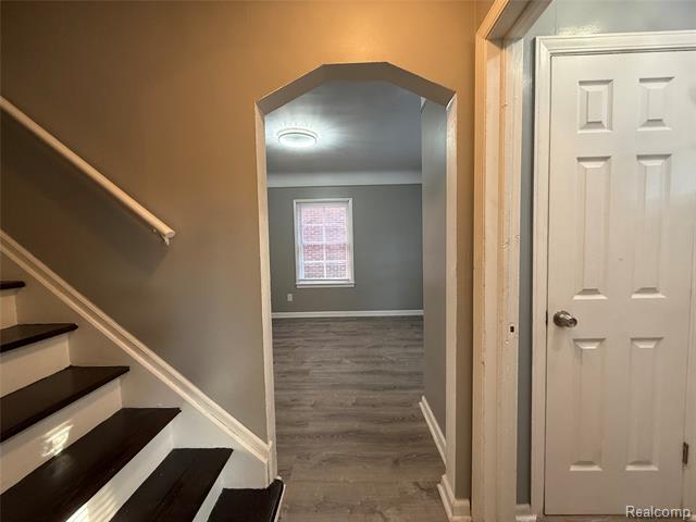 Builiding view seven for 18611 Pinehurst, Detroit, MI. 48221