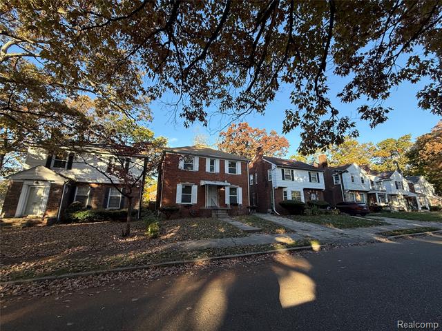 Builiding view sixty for 18611 Pinehurst, Detroit, MI. 48221