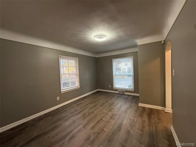 Builiding view ten for 18611 Pinehurst, Detroit, MI. 48221