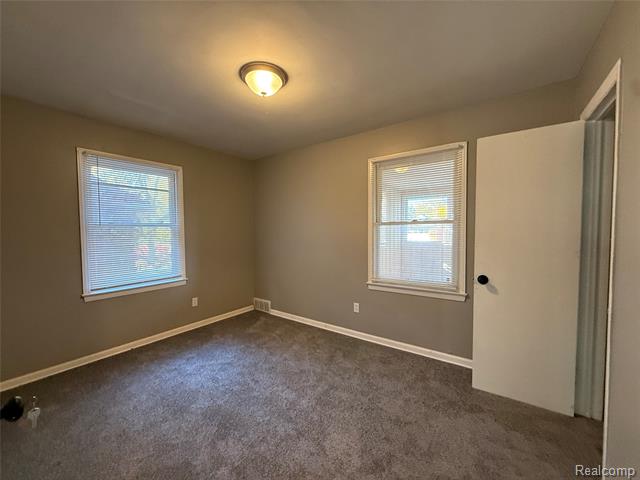 Builiding view thirty eight for 18611 Pinehurst, Detroit, MI. 48221