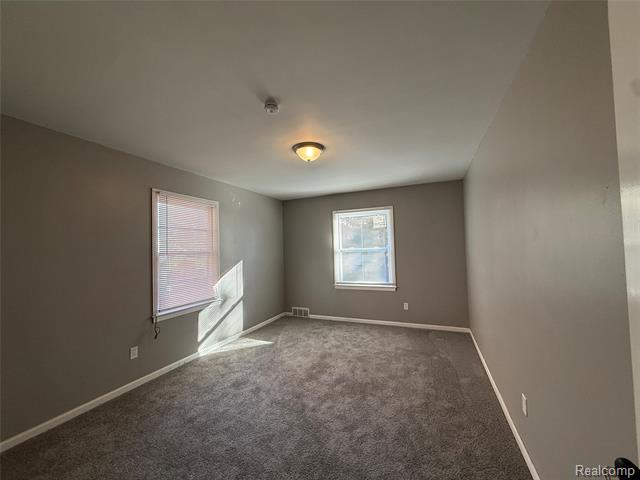 Builiding view thirty four for 18611 Pinehurst, Detroit, MI. 48221