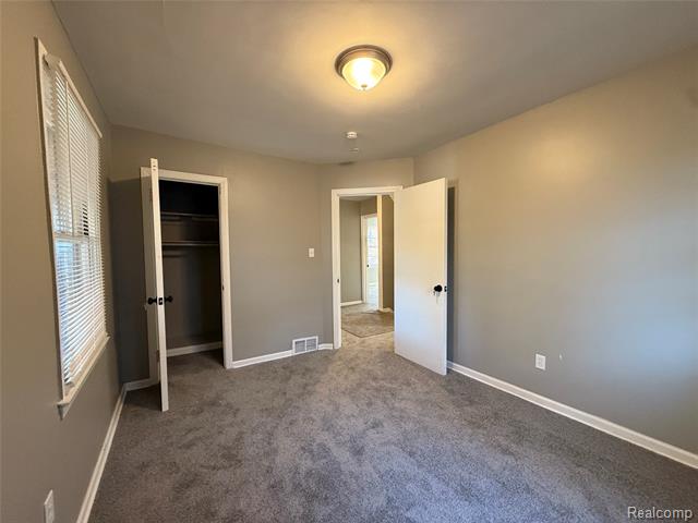 Builiding view thirty nine for 18611 Pinehurst, Detroit, MI. 48221