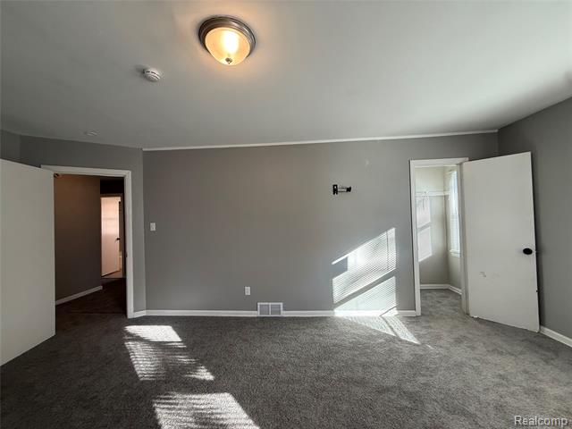 Builiding view thirty two for 18611 Pinehurst, Detroit, MI. 48221