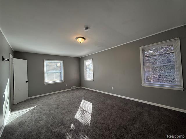 Builiding view thirty for 18611 Pinehurst, Detroit, MI. 48221