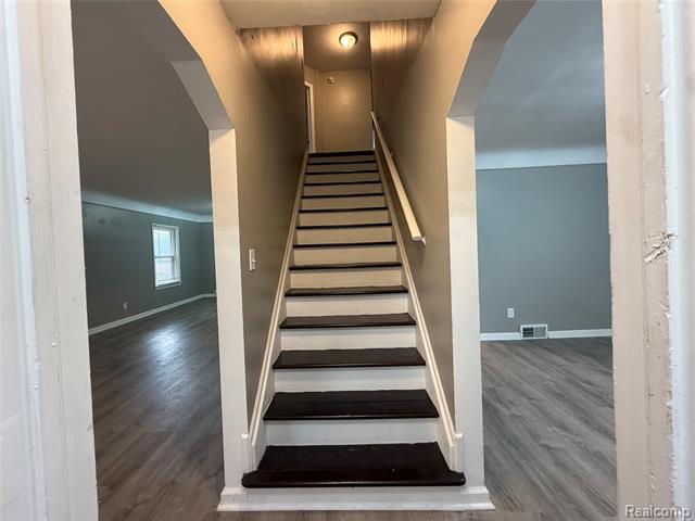 Builiding view twenty eight for 18611 Pinehurst, Detroit, MI. 48221