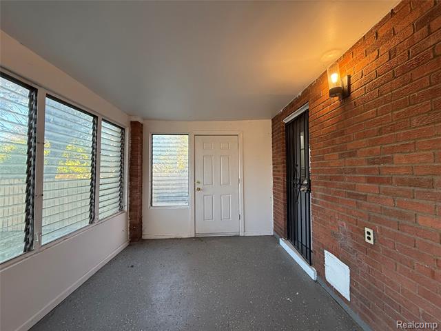 Builiding view twenty four for 18611 Pinehurst, Detroit, MI. 48221