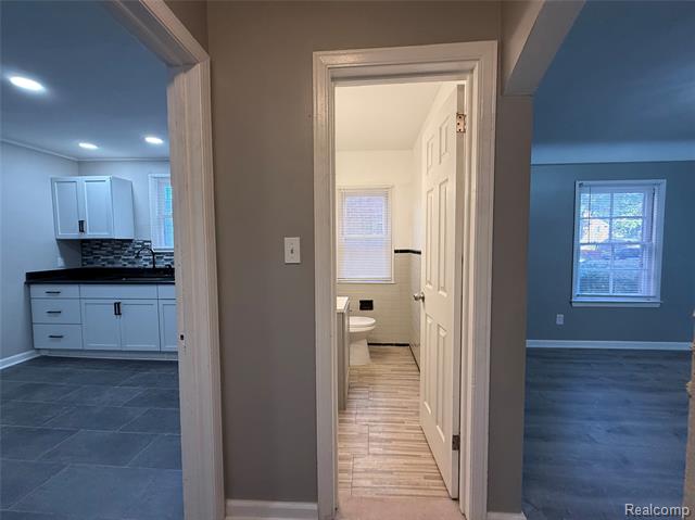 Builiding view twenty six for 18611 Pinehurst, Detroit, MI. 48221