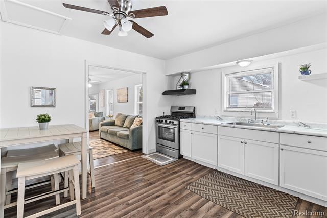 Builiding view ten for 1169 Carman, Burton, MI. 48529