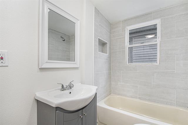 Builiding view nine for 1036 Park, Grand Rapids, MI. 49504