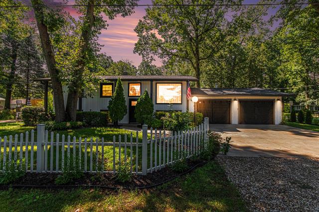 Builiding view one for 819 Michigan, New Buffalo, MI. 49117