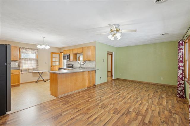 Builiding view eight for 100 Long, Marshall, MI. 49068