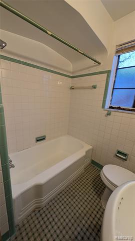 Builiding view three for 18070 Hubbell, Detroit, MI. 48235