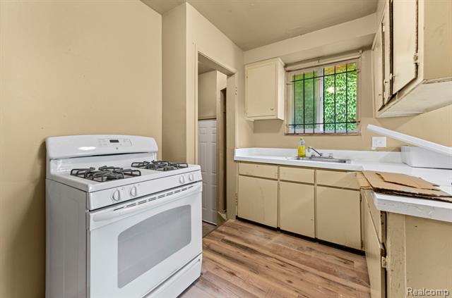 Builiding view eleven for 10270 Beaconsfield, Detroit, MI. 48224